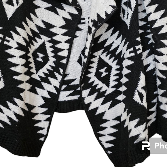 Studio 8 Women's Black And White Aztec Print Open Front Cardigan, Size S - Picture 3 of 11